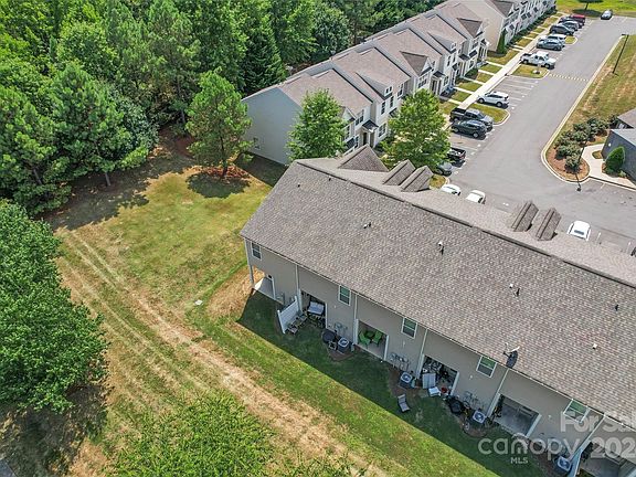 83 Oak Street, 34957 Onyx Town