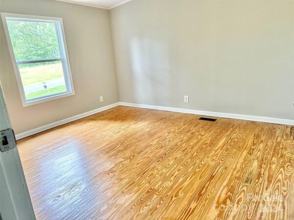 159 Rosewood Street, 48291 Ironville