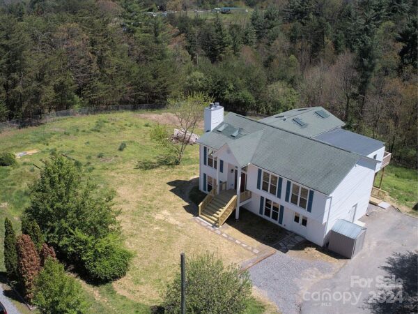 27 Kalmia Street, 47516 Nickel Town