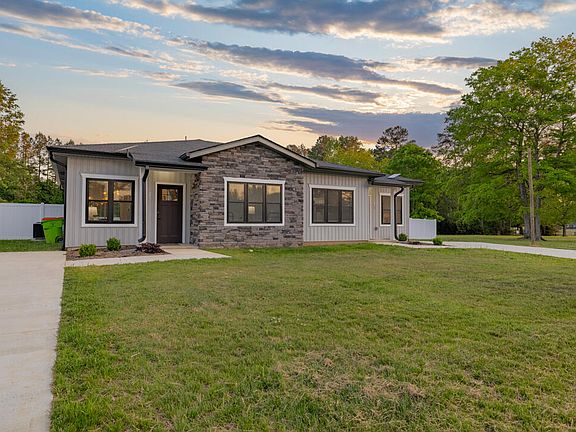 22 Oak Street, 31425 Silver City