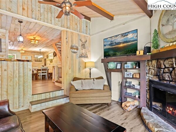 72 Greenbriar Drive, 48123 Gold City