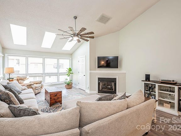 27 Willow St, 83601 Iron City