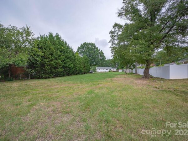 89 Ivy Lane, 45321 Iron Town