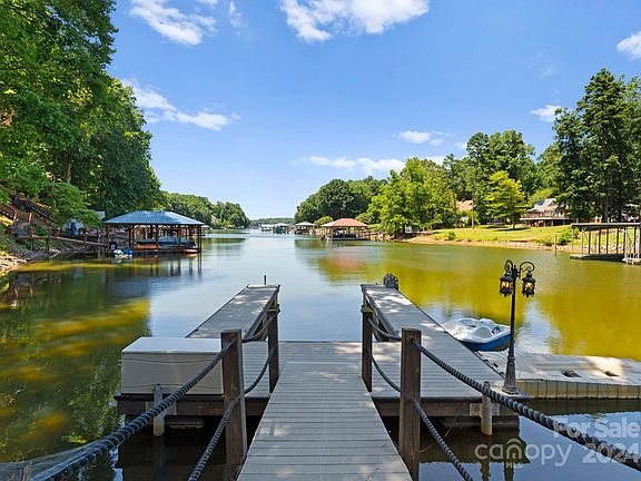 15 Aspen Street, 92817 Aluminum City