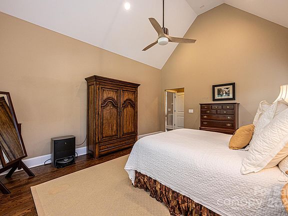 23 Oak Street, 98104 Silver City