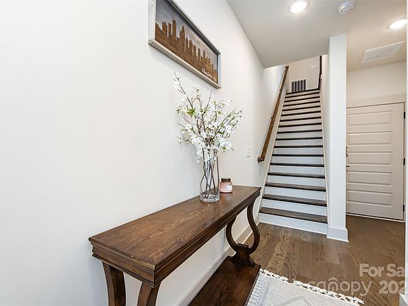 142 Quince St, 37562 Quartz Town