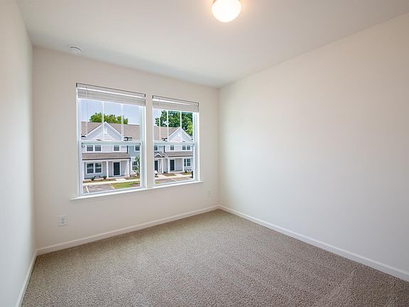 17 Oak Street, 54321 Onyx Town