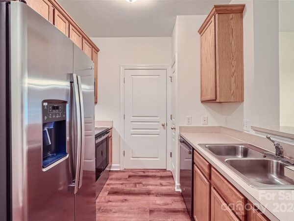 142 Silver Street, 65794 Steel Town