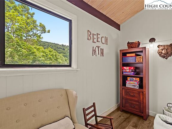 72 Greenbriar Drive, 48123 Gold City