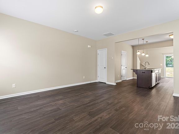 83 Oak Street, 34957 Onyx Town