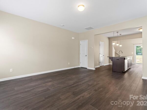 83 Oak Street, 34957 Onyx Town