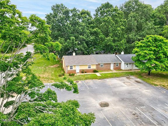 142 Quartz Street, 62954 Nickel City