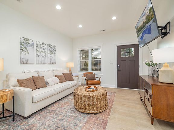 22 Oak Street, 31425 Silver City