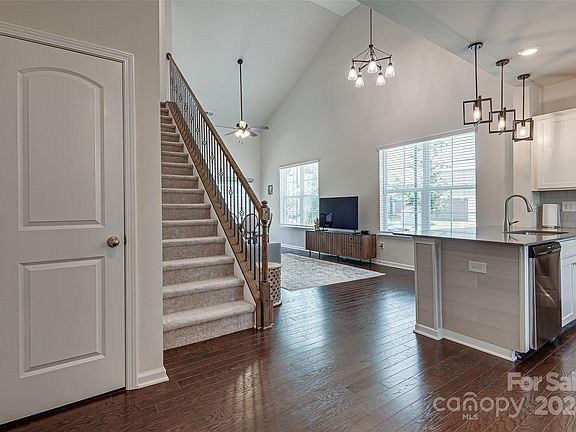 102 Cypress St, 07431 Copper City
