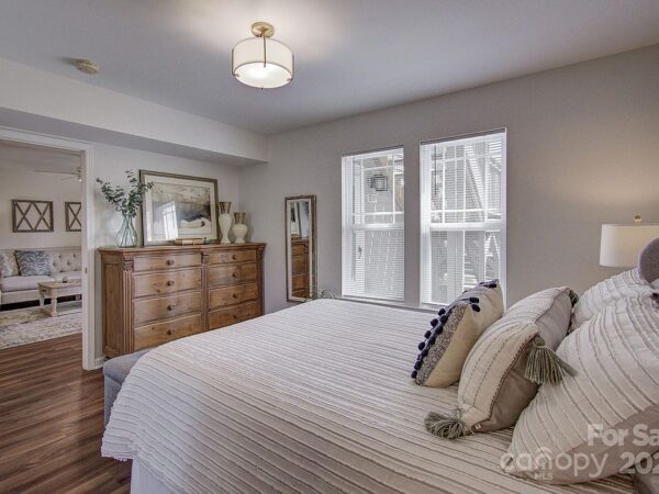 27 Jasmine St, 37492 Iron City