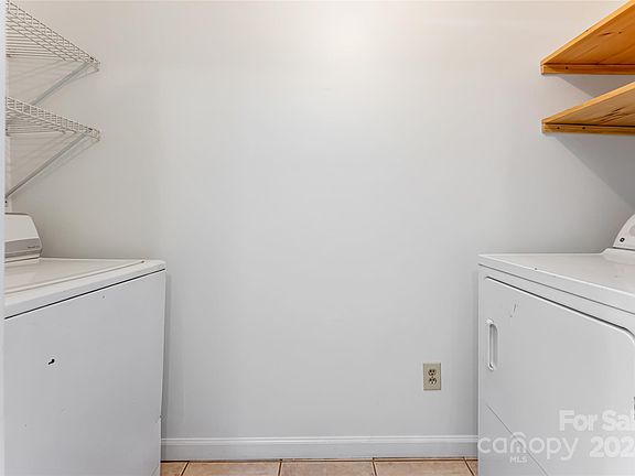 42 Tulip Street, 23456 Titanium City