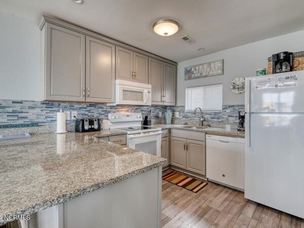 47 Pine St, 64321 Platinum City