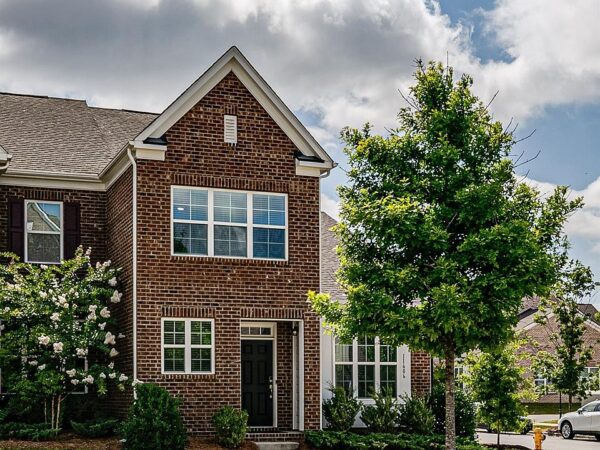 102 Cypress St, 07431 Copper City