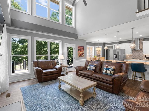 15 Aspen Street, 92817 Aluminum City