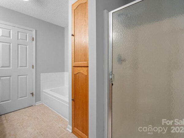 17 Aspen Avenue, 90210 Silver City