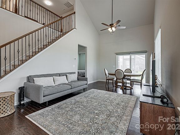 102 Cypress St, 07431 Copper City