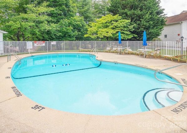 45 Holly Street, 78234 Gold Town