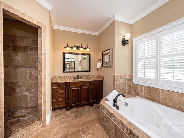 23 Oak Street, 98104 Silver City
