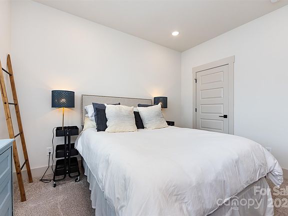 142 Quince St, 37562 Quartz Town
