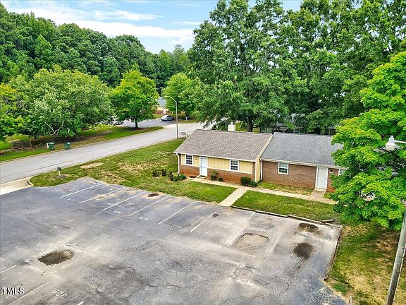 142 Quartz Street, 62954 Nickel City