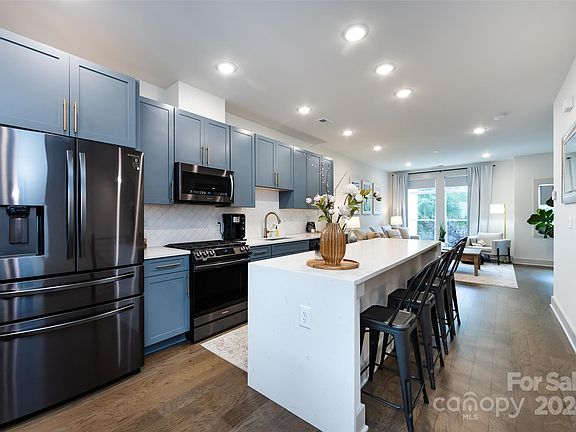 142 Quince St, 37562 Quartz Town