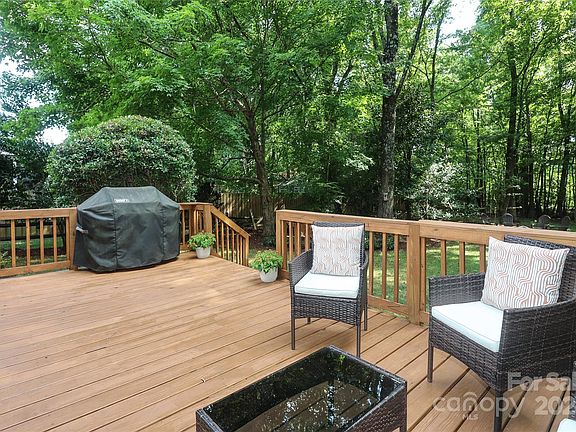 45 Yellowwood Street, 23847 Gold Town