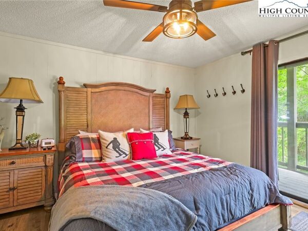 72 Greenbriar Drive, 48123 Gold City