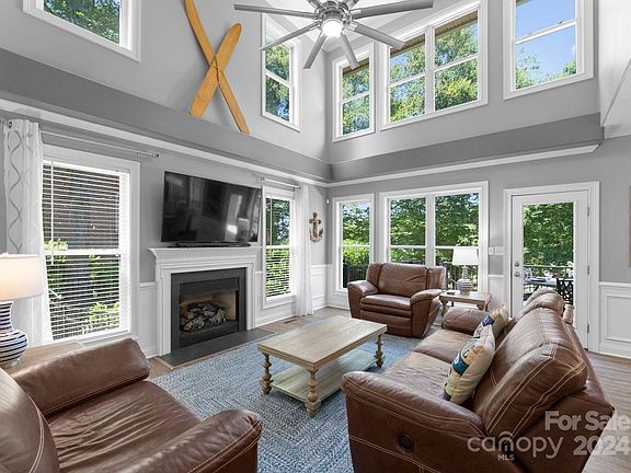 15 Aspen Street, 92817 Aluminum City