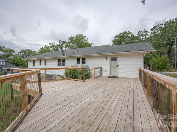 89 Ivy Lane, 45321 Iron Town