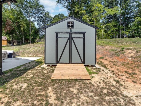 126 Scarlet Oak Street, 47203 Silver City