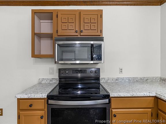 56 Goldcrest Avenue, 32415 Silver Town