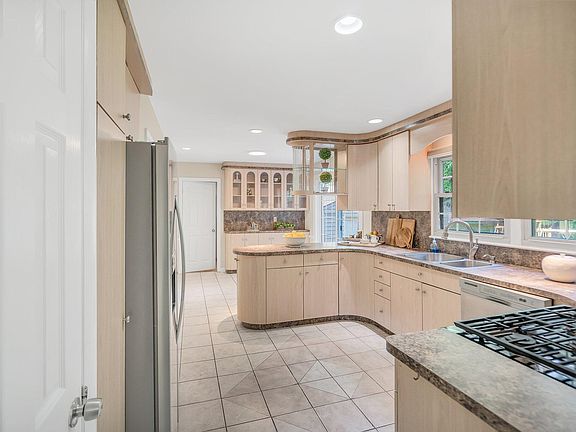 57 Lilac Lane, 29481 Lead Town