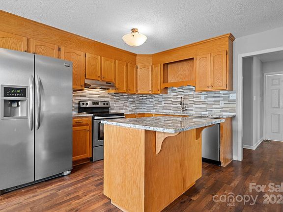 17 Aspen Avenue, 90210 Silver City