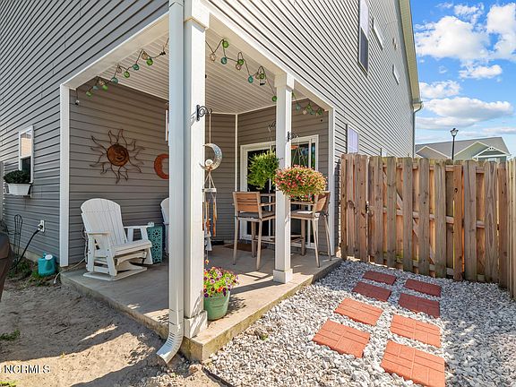 47 Greenbriar Lane, 63849 Gold City