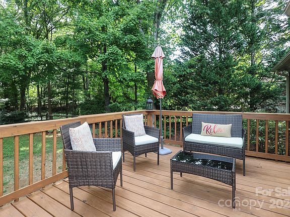 45 Yellowwood Street, 23847 Gold Town