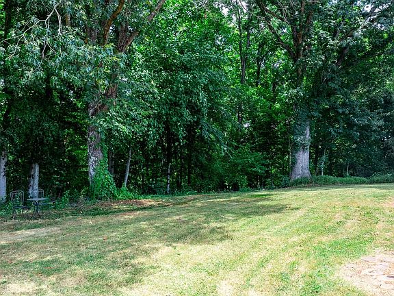 17 Aspen Avenue, 90210 Silver City