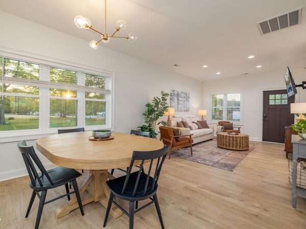 22 Oak Street, 31425 Silver City