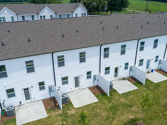 17 Oak Street, 54321 Onyx Town