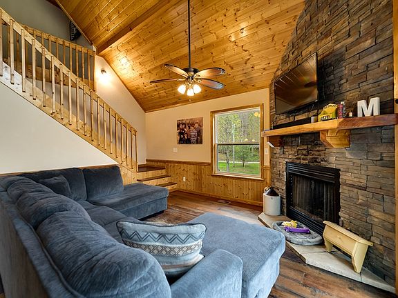 102 Violet Street, 48572 Vanadium City