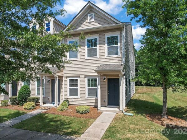 83 Oak Street, 34957 Onyx Town