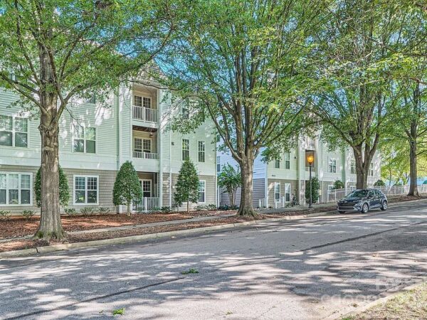 142 Silver Street, 65794 Steel Town