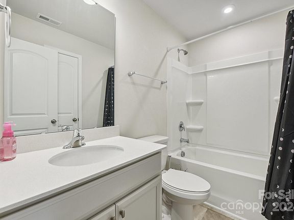 23 Zinnia Street, 67890 Platinum City