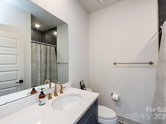 142 Quince St, 37562 Quartz Town