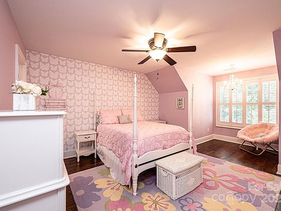 23 Oak Street, 98104 Silver City