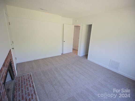27 Kalmia Street, 47516 Nickel Town